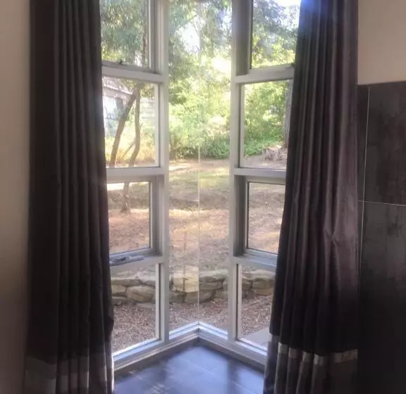 Majatalo Spa Suites At Raven