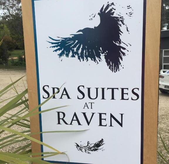 Пансион Spa Suites At Raven