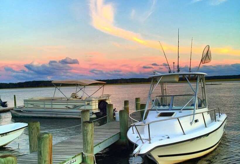 리조트 Snug Harbor Marina And