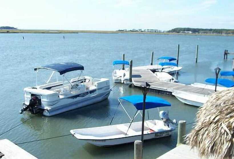 리조트 Snug Harbor Marina And