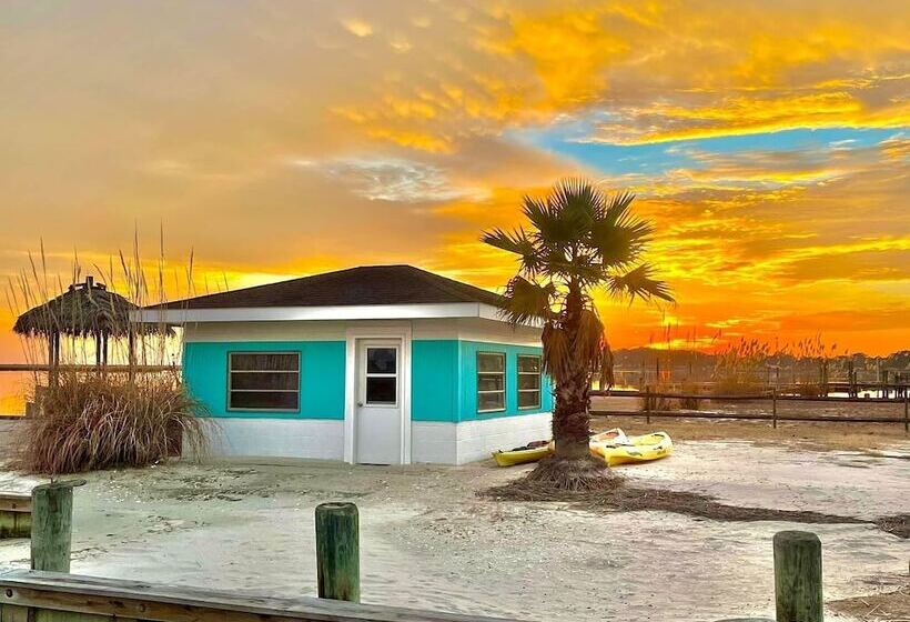 리조트 Snug Harbor Marina And