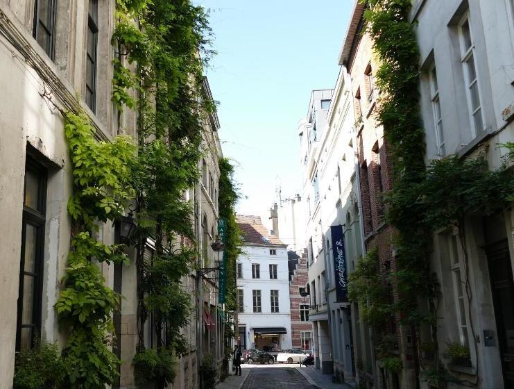 تختخواب و صبحانه Be And Be Sablon