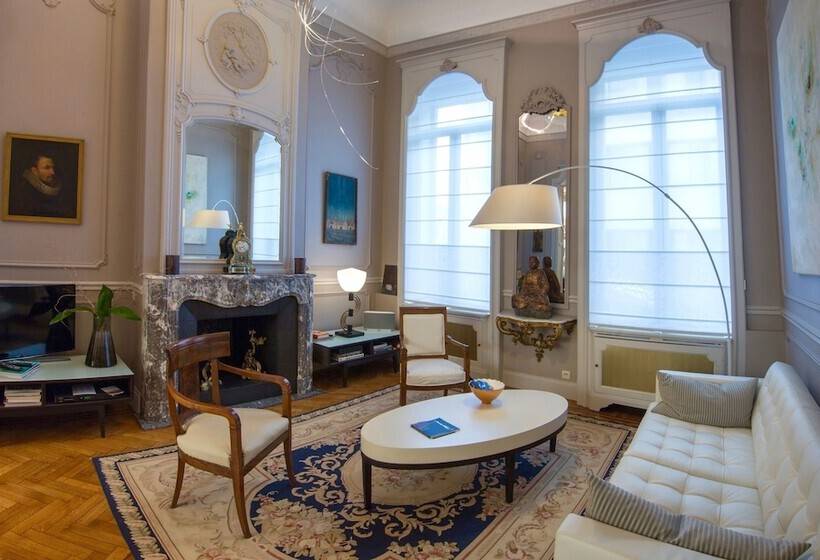 تختخواب و صبحانه Louise Sur Cour