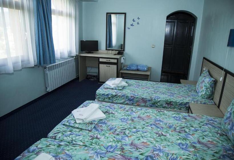 Family Hotel Emaly Green