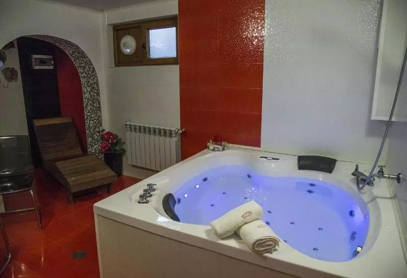 Family Hotel Emaly Green