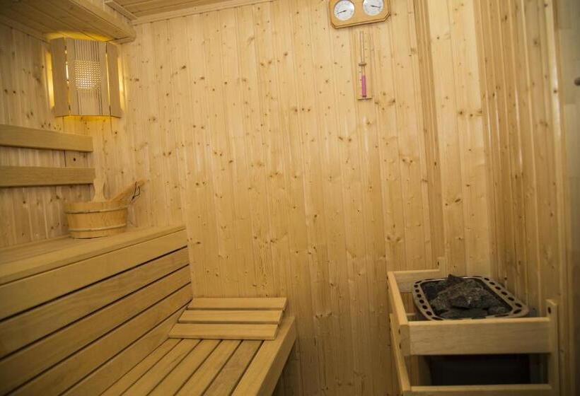 Family Hotel Emaly Green