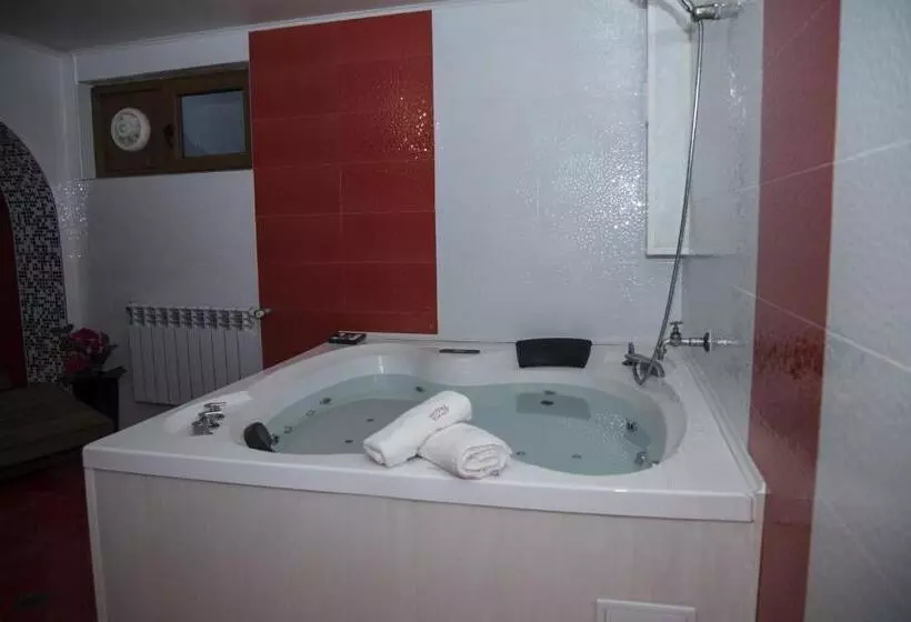 Family Hotel Emaly Green