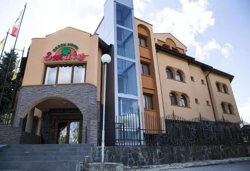 Family Hotel Emaly Green