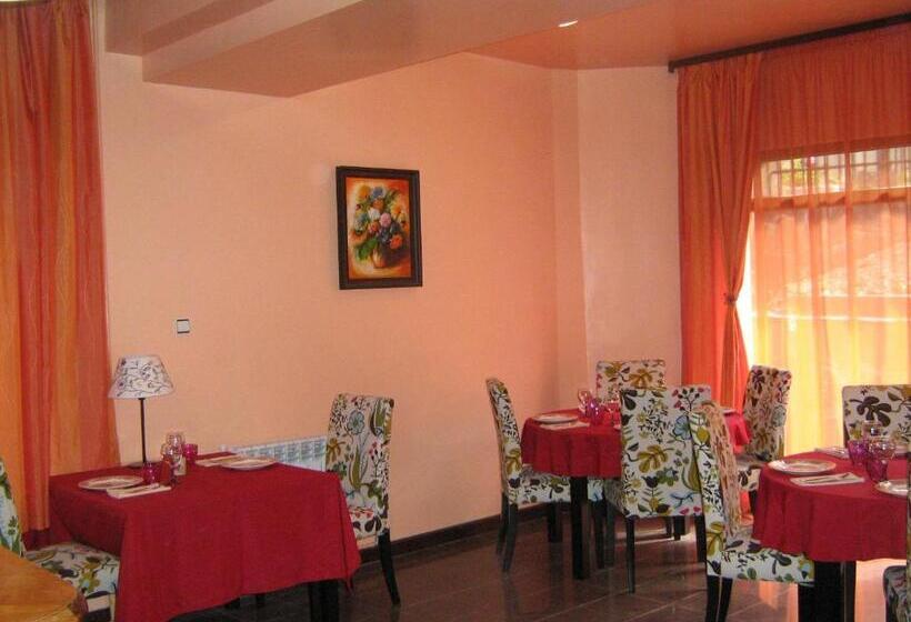 Family Hotel Emaly Green