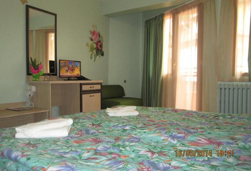 Family Hotel Emaly Green