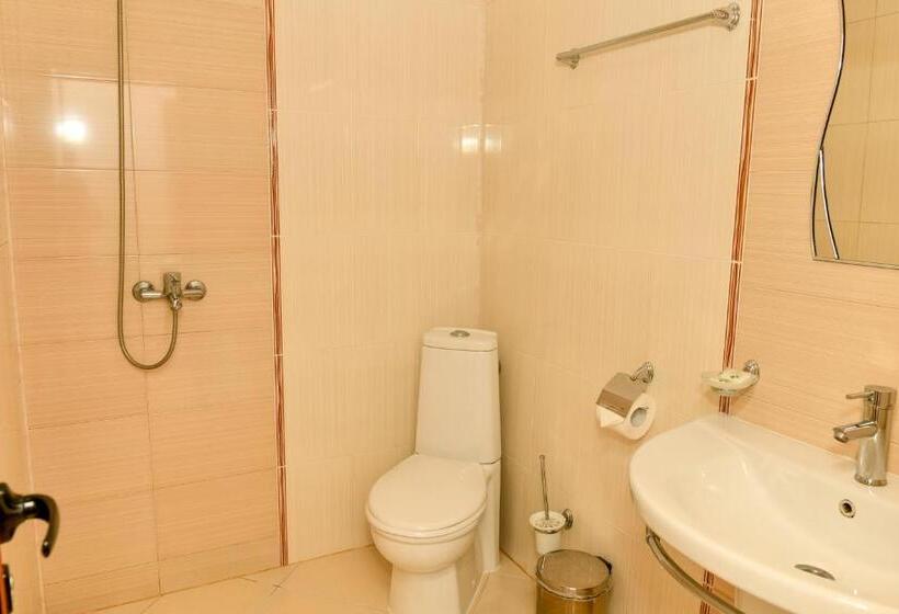 Отель Blyan Family