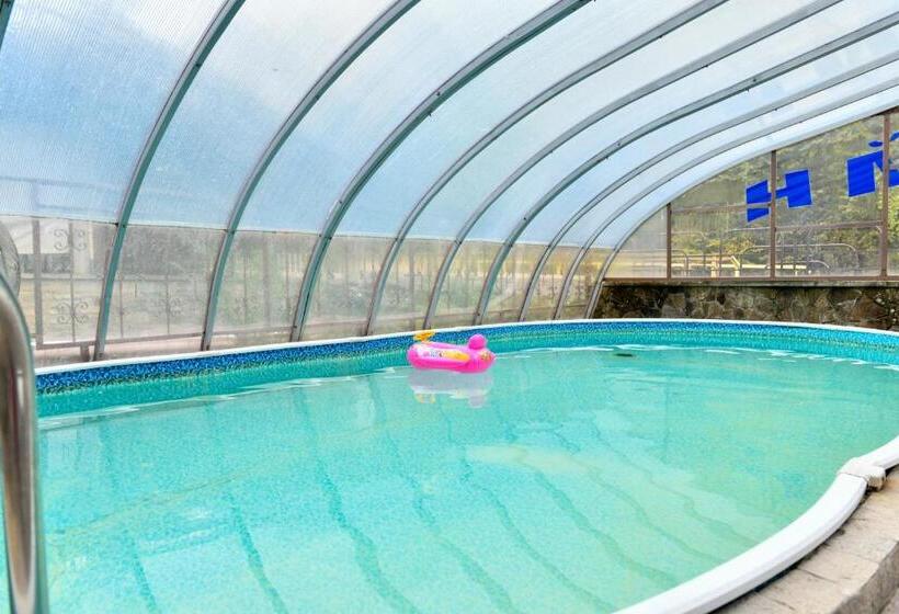 Отель Blyan Family