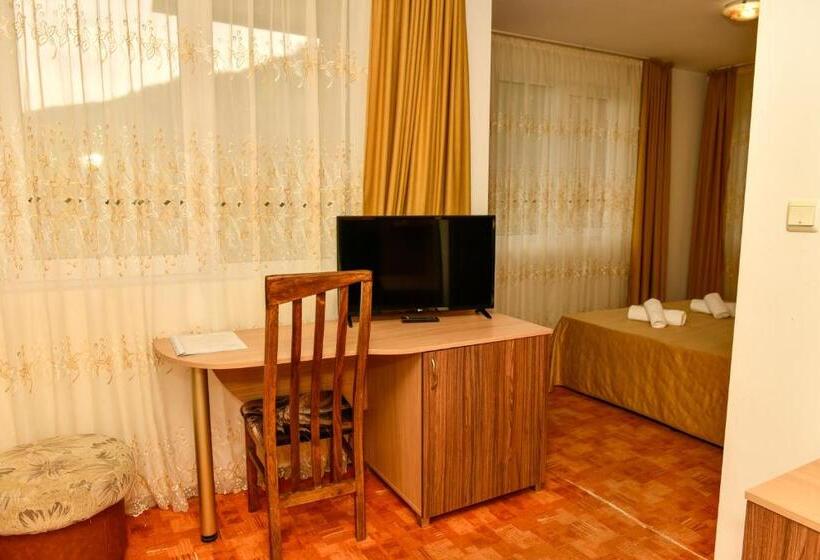 Отель Blyan Family