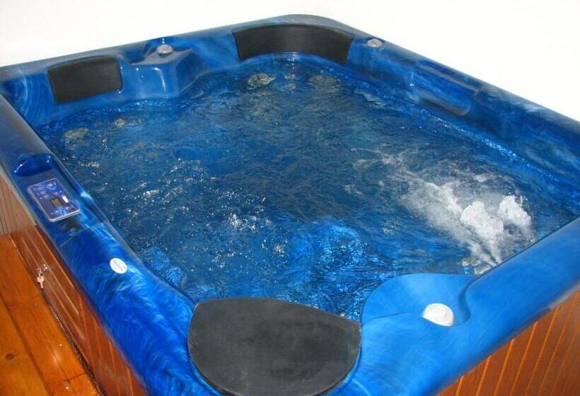 فندق Pirina Club