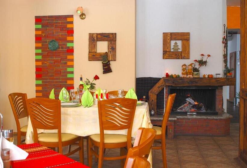 فندق Pirina Club