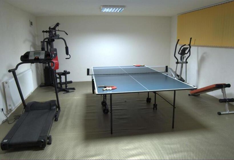 فندق Pirina Club