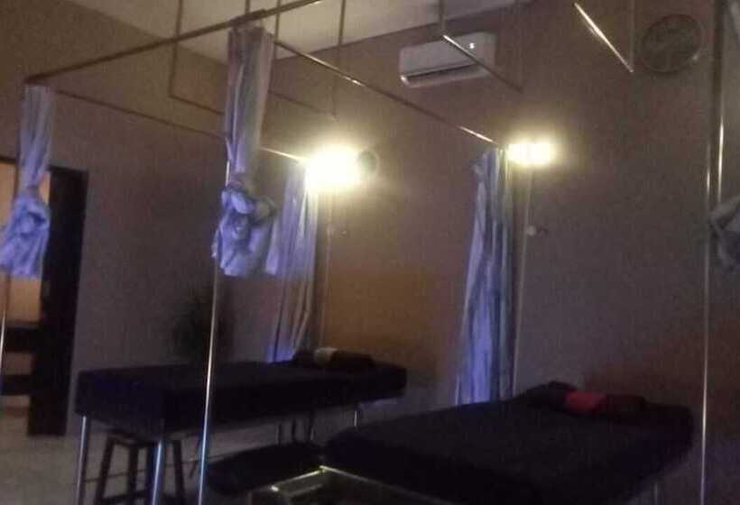 ホテル Anugrah Inn