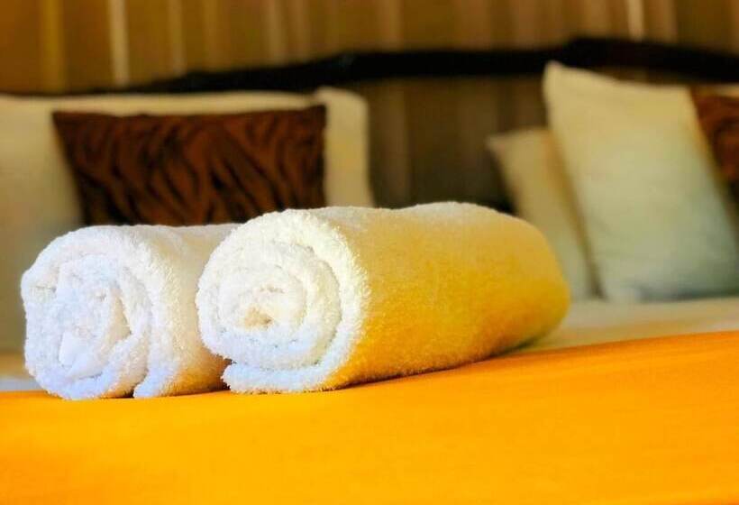 Hotel Atha Safari Resort & Riverside Camping