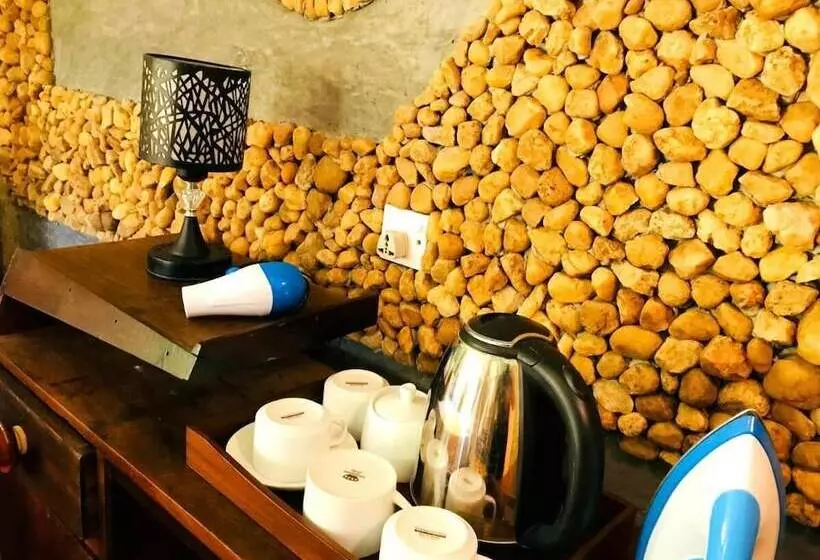 Hotelli Atha Safari Resort & Riverside Camping