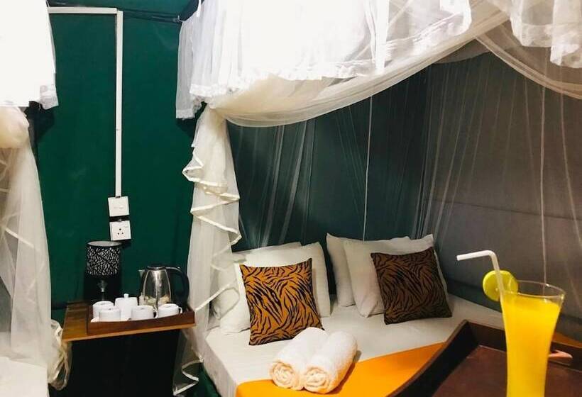 Hotel Atha Safari Resort & Riverside Camping