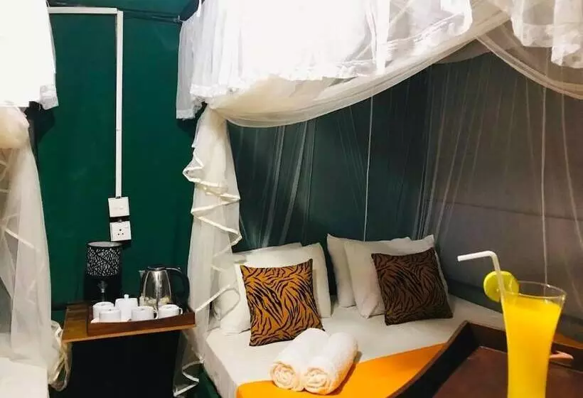 Hotelli Atha Safari Resort & Riverside Camping