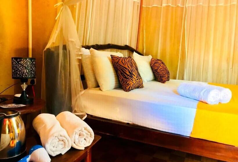 Hotel Atha Safari Resort & Riverside Camping