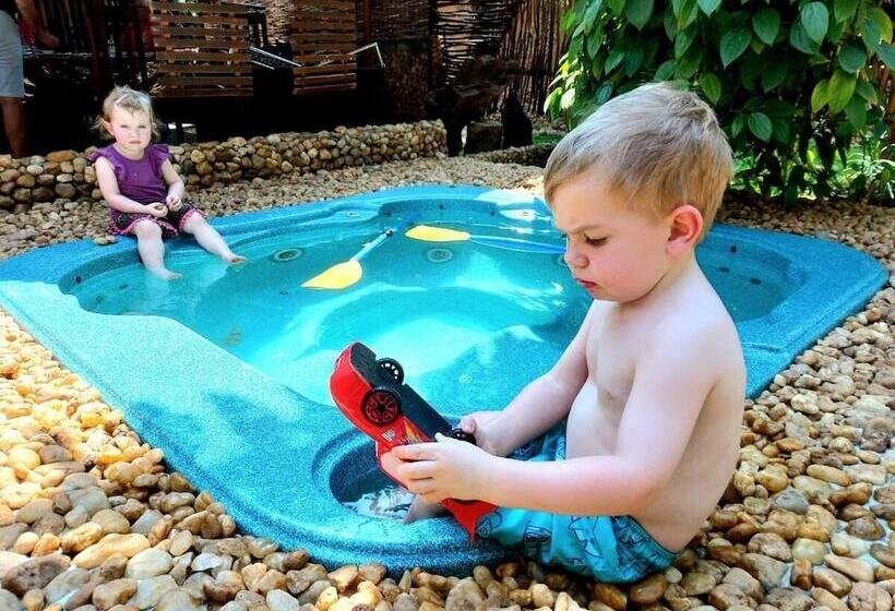 Hotel Atha Safari Resort & Riverside Camping