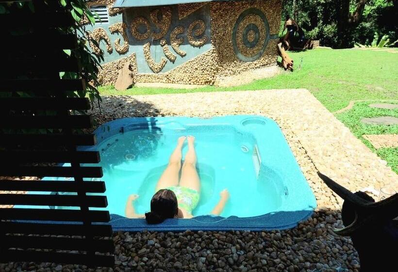 Hotel Atha Safari Resort & Riverside Camping