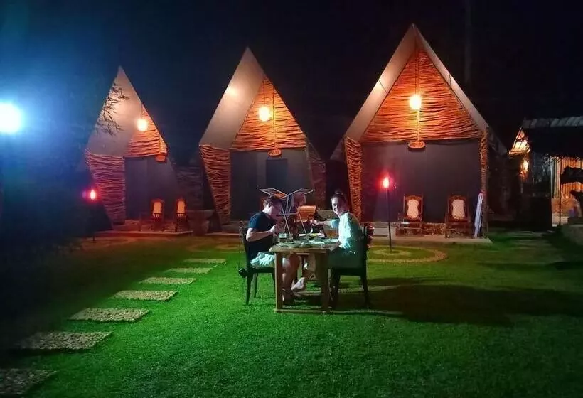 Hotelli Atha Safari Resort & Riverside Camping