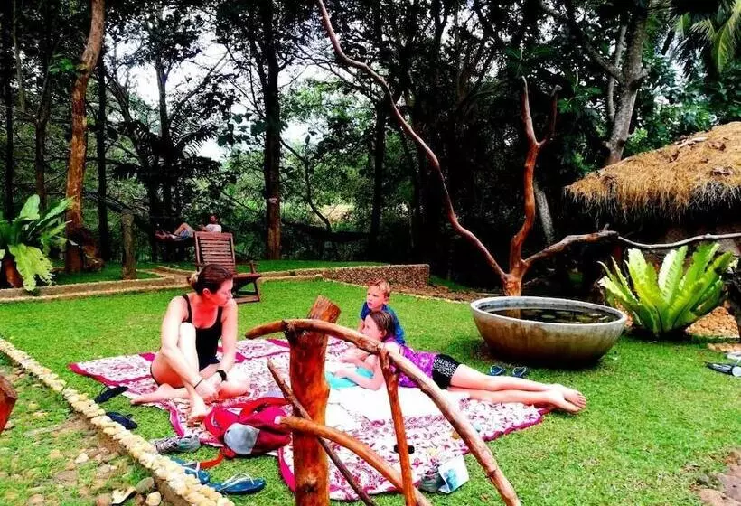 Hotelli Atha Safari Resort & Riverside Camping