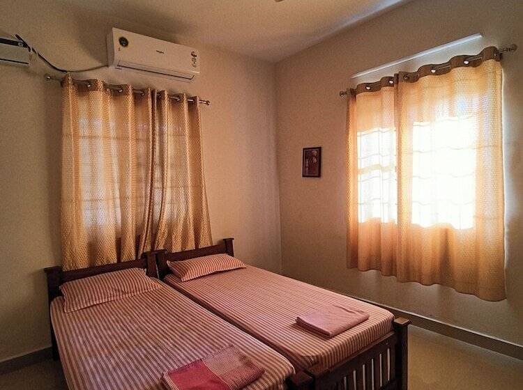 Hotel Shantham Service Apartments, Kinathukadavu