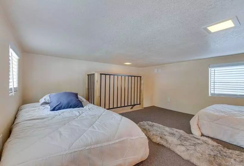 Quiet Lake Almanor Cabin, Steps To Fishing