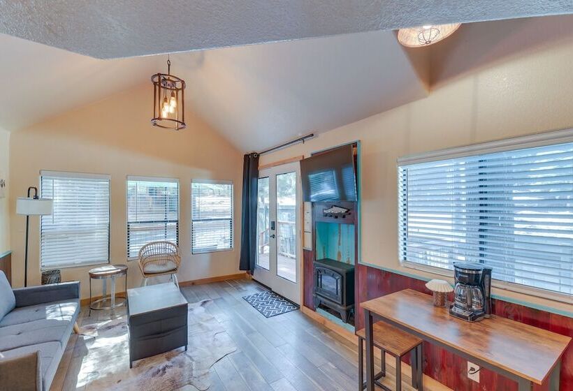 Quiet Lake Almanor Cabin, Steps To Fishing