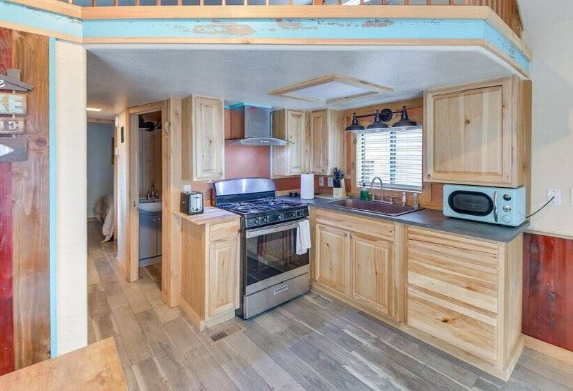 Quiet Lake Almanor Cabin, Steps To Fishing