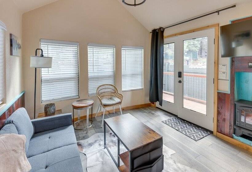 Quiet Lake Almanor Cabin, Steps To Fishing