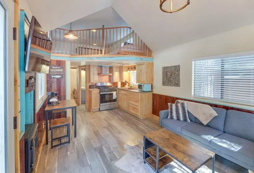 Quiet Lake Almanor Cabin, Steps To Fishing