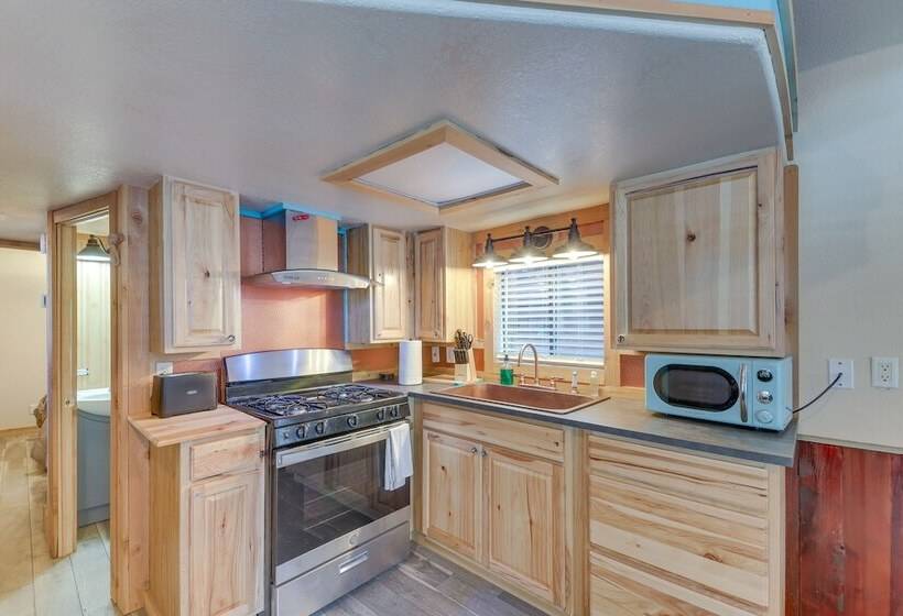 Quiet Lake Almanor Cabin, Steps To Fishing