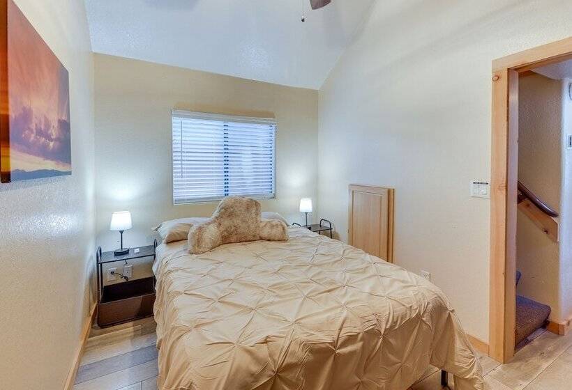 Quiet Lake Almanor Cabin, Steps To Fishing