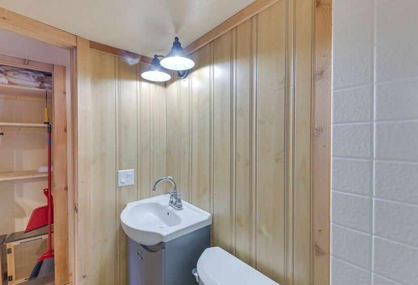 Quiet Lake Almanor Cabin, Steps To Fishing