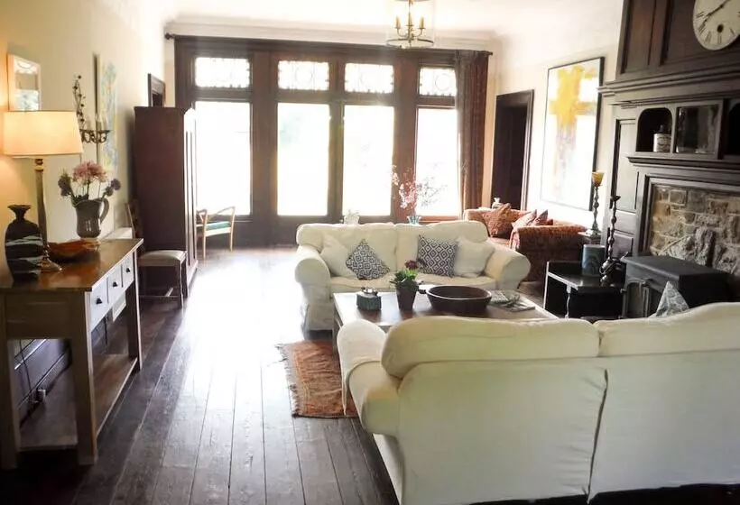 Aamiaismajoitus (B&B) Costislost Organic Retreat