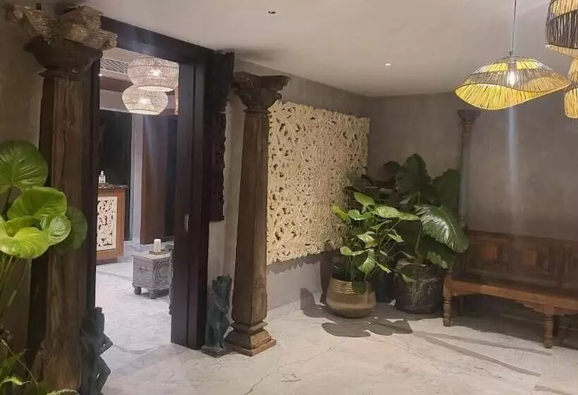 ホテル Nambiar Club Bellezea