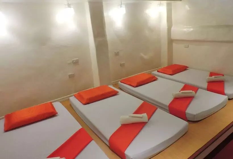 تختخواب و صبحانه Orange Mangrove Pension House