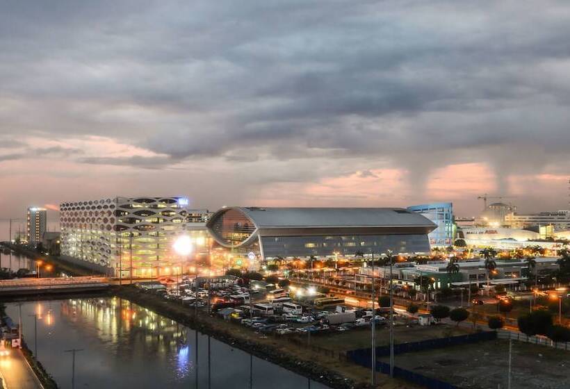 Extremeli Suites Manila Powered By Cocotel