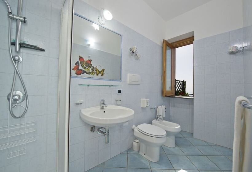 ホテル Agriturismo Mare E Monti