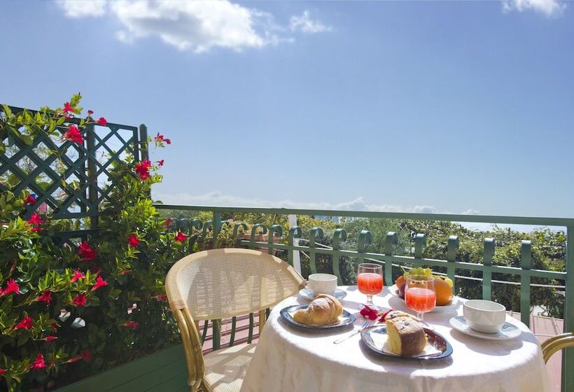 ホテル Agriturismo Mare E Monti