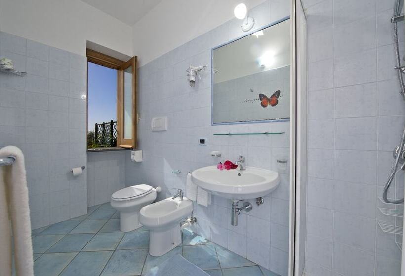 ホテル Agriturismo Mare E Monti