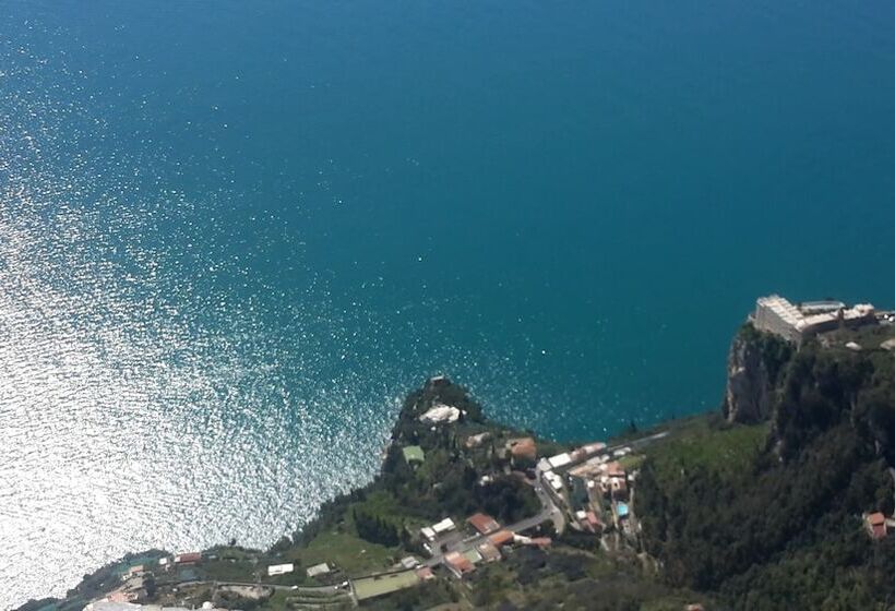 ホテル Agriturismo Mare E Monti