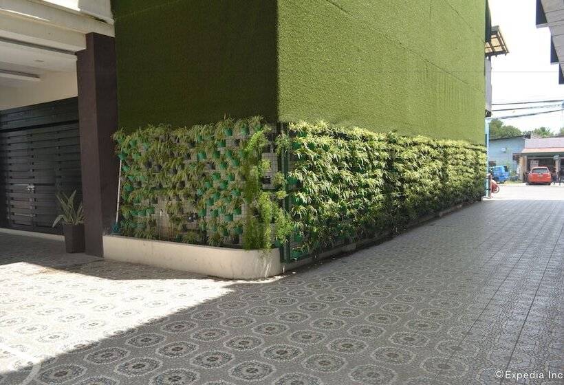 בית מלון כפרי Columbus Plaza