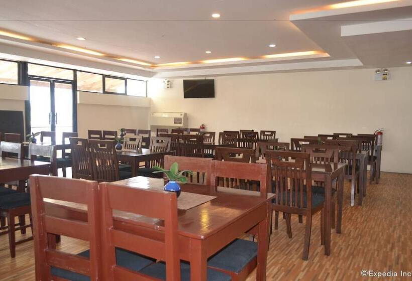 בית מלון כפרי Columbus Plaza