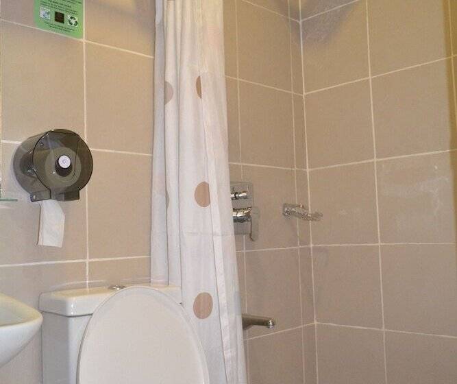 בית מלון כפרי Columbus Plaza